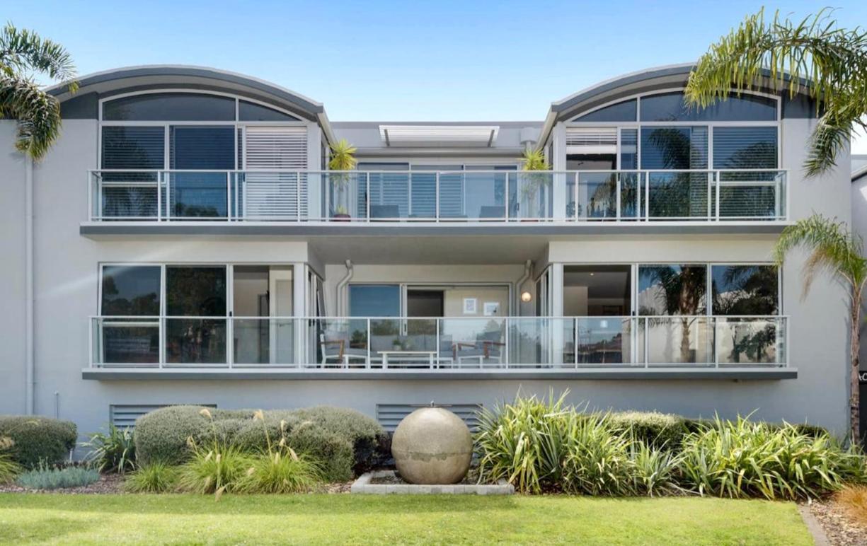 Modern Beach Apartment With Pool & Location Mount Maunganui Exterior foto